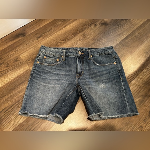 American Eagle Distressed Denim Shorts size 6 distressed hem neutral minimalist - Picture 2 of 11